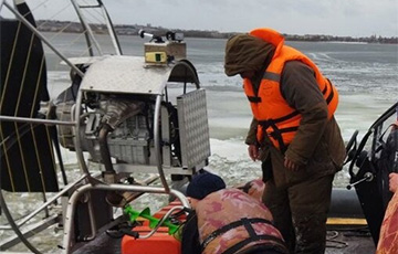 На Зельвенском водохранилище отломило и унесло льдину с рыбаками