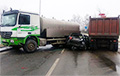 В Волковыске легковушку зажало между молоковозом и грузовиком