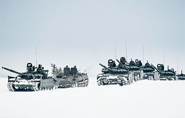 Колонны российской военной техники едут в Беларусь и скапливаются возле Речицы