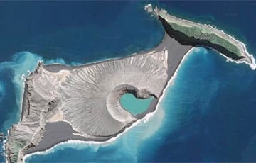 В Тихом океане после извержения вулкана целый остров ушел под воду