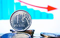 Россияне ринулись в обменники на фоне обвала рубля