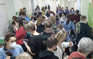 “Covid Numbers Hit Record High. Polyclinics of Belarus Flooded”
