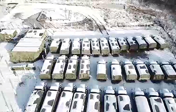 Российские военные разбили полевой лагерь под Брестом: видеофакт