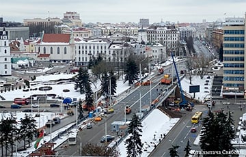 Появилось видео момента массовой аварии под мостом на Немиге