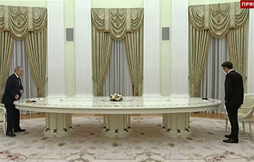 Reuters: Путин в Москве держал Макрона на расстоянии из-за отказа сдать ПЦР-тест