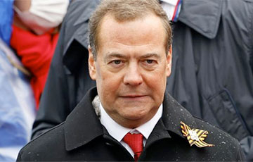 На Донбассе Медведев представился преемником Путина и требовал от боевиков присягу