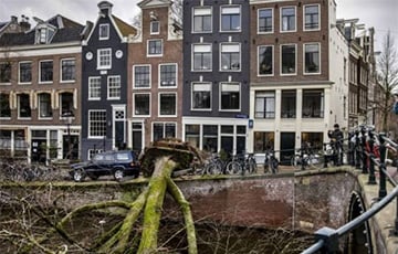 Бельгію і Нідэрланды накрыў магутны шторм