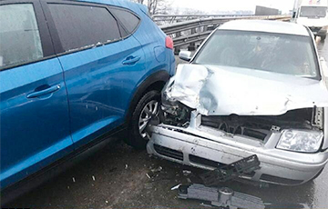 Массовая авария на МКАД: столкнулись восемь автомобилей