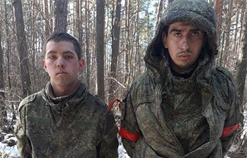Russian Soldiers Surrendering To Ukrainian Army: First Pictures Appeared