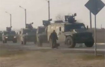 Ukrainian Man Tried To Stop Column Of Enemy’s Vehicles With Bare Hands: Video Fact