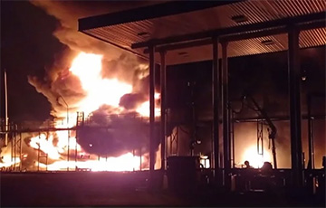 В Житомире и Черняхове после авиаударов загорелись нефтебазы