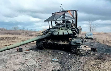 Украинские бойцы эффектно подорвали танк оккупантов на мине