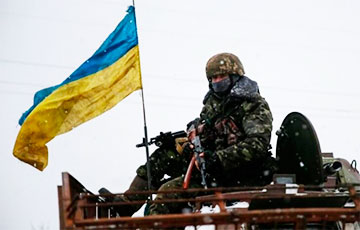 На левом берегу Херсонской области поднят первый украинский флаг