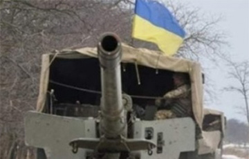 Украинская артиллерия уничтожает российскую батарею шквальным огнем