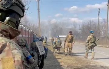 American Volunteer Shows How He Frees Ukrainian Village From Russian Aggressors