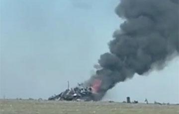 Украинские защитники показали горящий российский СУ-35 и взятого в плен пилота