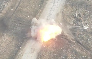 Ukrainians Destroy Enemy Tank In Luhansk Region With Accurate Air Strike