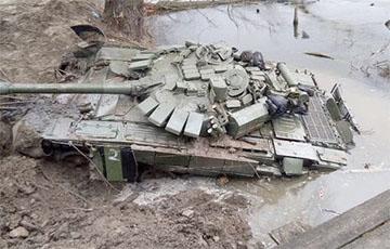 В Сумской области из реки достали российский танк, затонувший вместе с экипажем