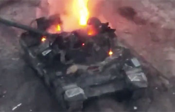 Горят российские танки, которые пытались прорваться из Изюма