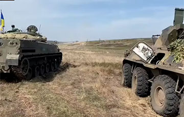 Украинский БТР-4 мастерски уничтожает технику оккупантов