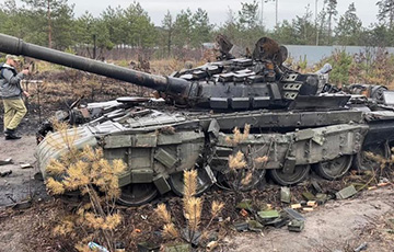 Украинские военные за сутки разгромили более 100 вражеских позиций