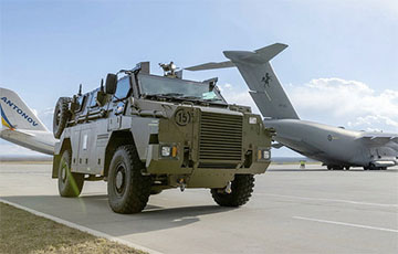 В Европу прибыли первые австралийские бронемашины Busmaster для Украины