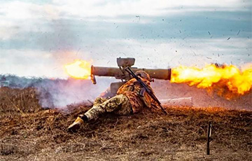 Украинские бойцы эффектно «догнали» из ПТУР убегавший вражеский танк