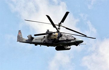 Украинские военные показали сбитие двух российских вертолетов Ка-52