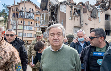 Генсека ООН шокировали ракетные удары РФ по Киеву, пока он находится в городе