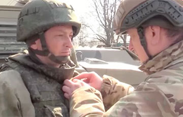 A Russian General Award His Son Who Failed in the Attack on Chernihiv and Sumy