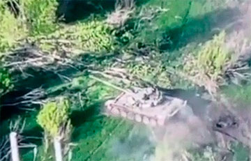 Российский танк за 20 секунд умудрился «поймать» две мины