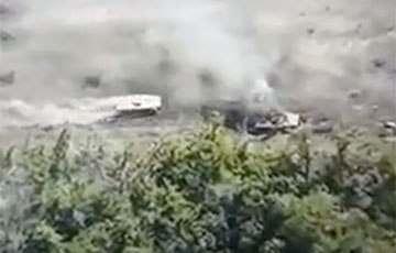«Заблудились» на минном поле: зрелищное видео взрыва российских БМП