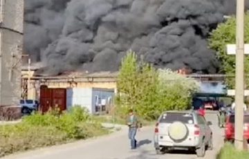 Крупный пожар в России: в Новосибирской области пылает химзавод