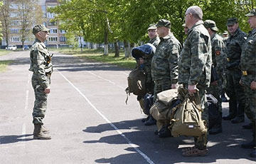 В кирзовых сапогах и сандалях: как выглядят бойцы лукашенковской территориальной обороны