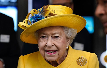 Елизавета ІІ в желто-синем наряде открыла новую линию лондонского вокзала
