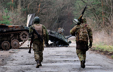 Украинские артиллеристы показали, как громят технику врага