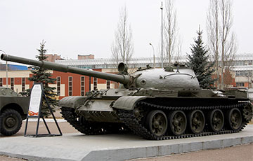 Оккупанты привезли в Мелитополь «музейные» танки Т-62