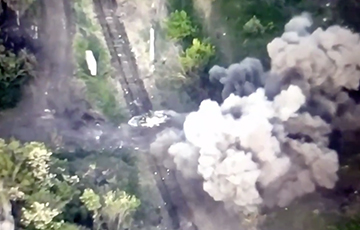 Lviv Paratroopers Masterfully Blow Up Occupier's Airborne Combat Vehicle-2 On Mine