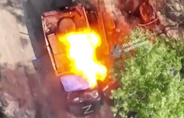Украинские дроны сбрасывают бомбы на головы ничего не подозревающим оккупантам