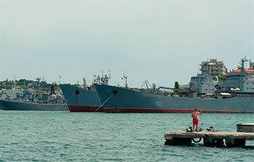 Россия стянула в Черное море пять больших десантных кораблей