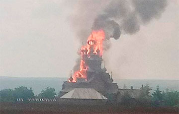 Рашисты подожгли деревянный скит Святогорской лавры