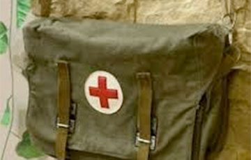 Ukrainian Army Doctor Shows Pitiful Contents Of RF Military First Aid Kit