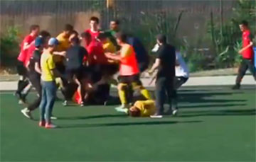 Футболисты в Дагестане устроили массовую драку после матча