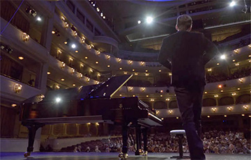 Белорус вышел в финал престижного конкурса пианистов имени Ван Клиберна