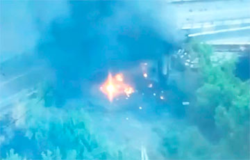 Ukrainian Paratroopers Destroyed Enemy's Ammunition Depot With D-30 Howitzers