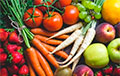 Эксперты сравнили цены на сезонные овощи и фрукты в наше стране и соседних