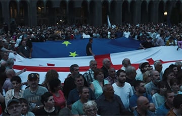 В Тбилиси прошел мощный антиправительственный митинг
