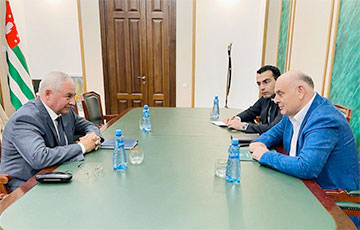 Шейман от имени Лукашенко встретился с правителем так называемой Абхазии