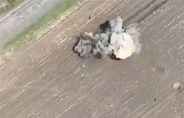«Холоднояровцы» поделились эффектным видео, как бронетехника россиян подрывается на мине