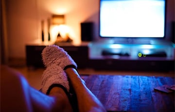 Почему нельзя спать с включенным телевизором